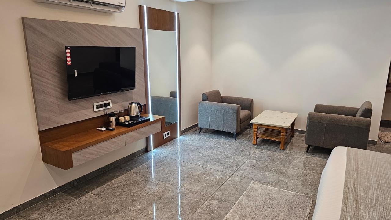 Rds Hotel أحمد أباد المظهر الخارجي الصورة