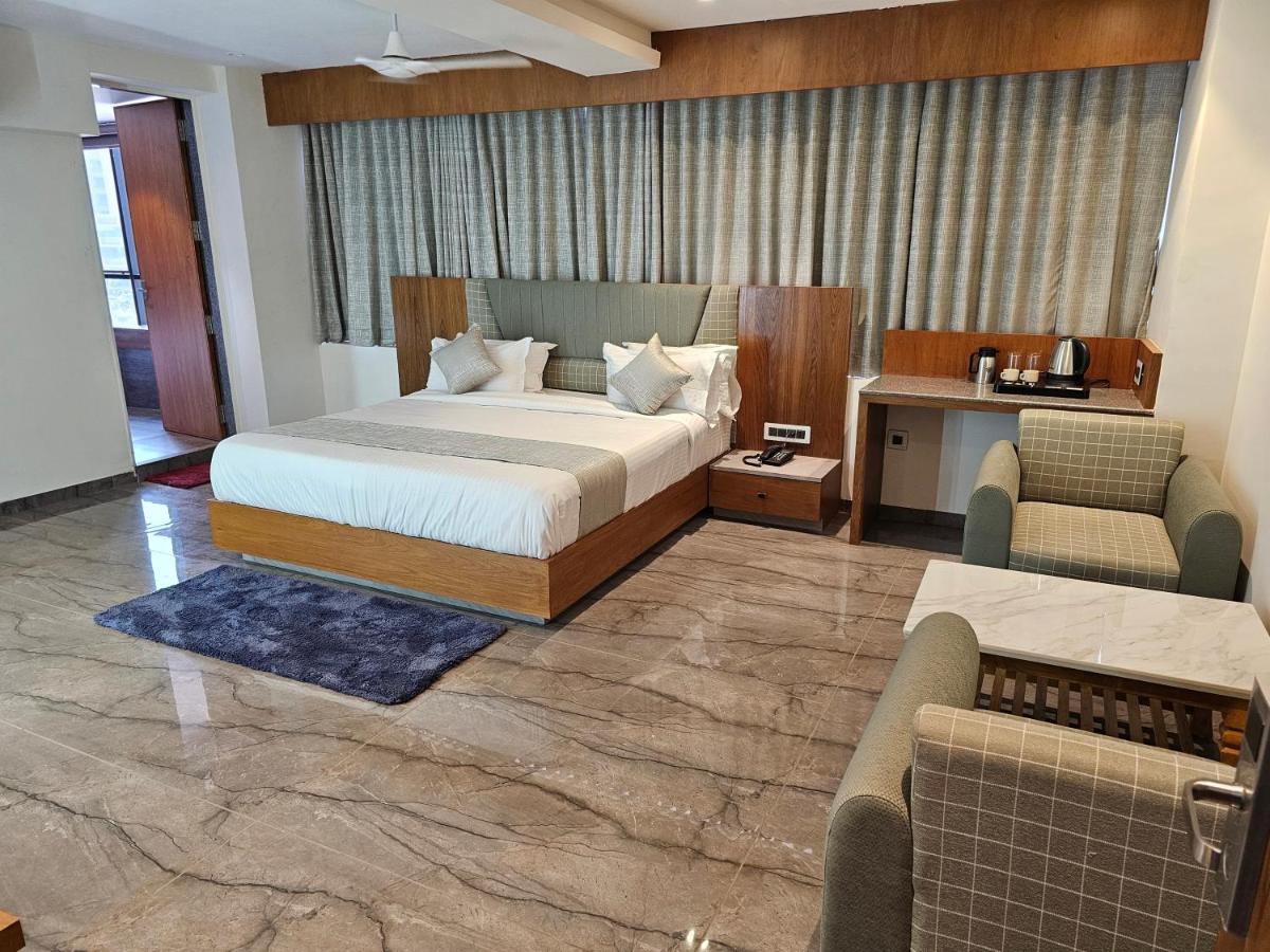 Rds Hotel أحمد أباد المظهر الخارجي الصورة
