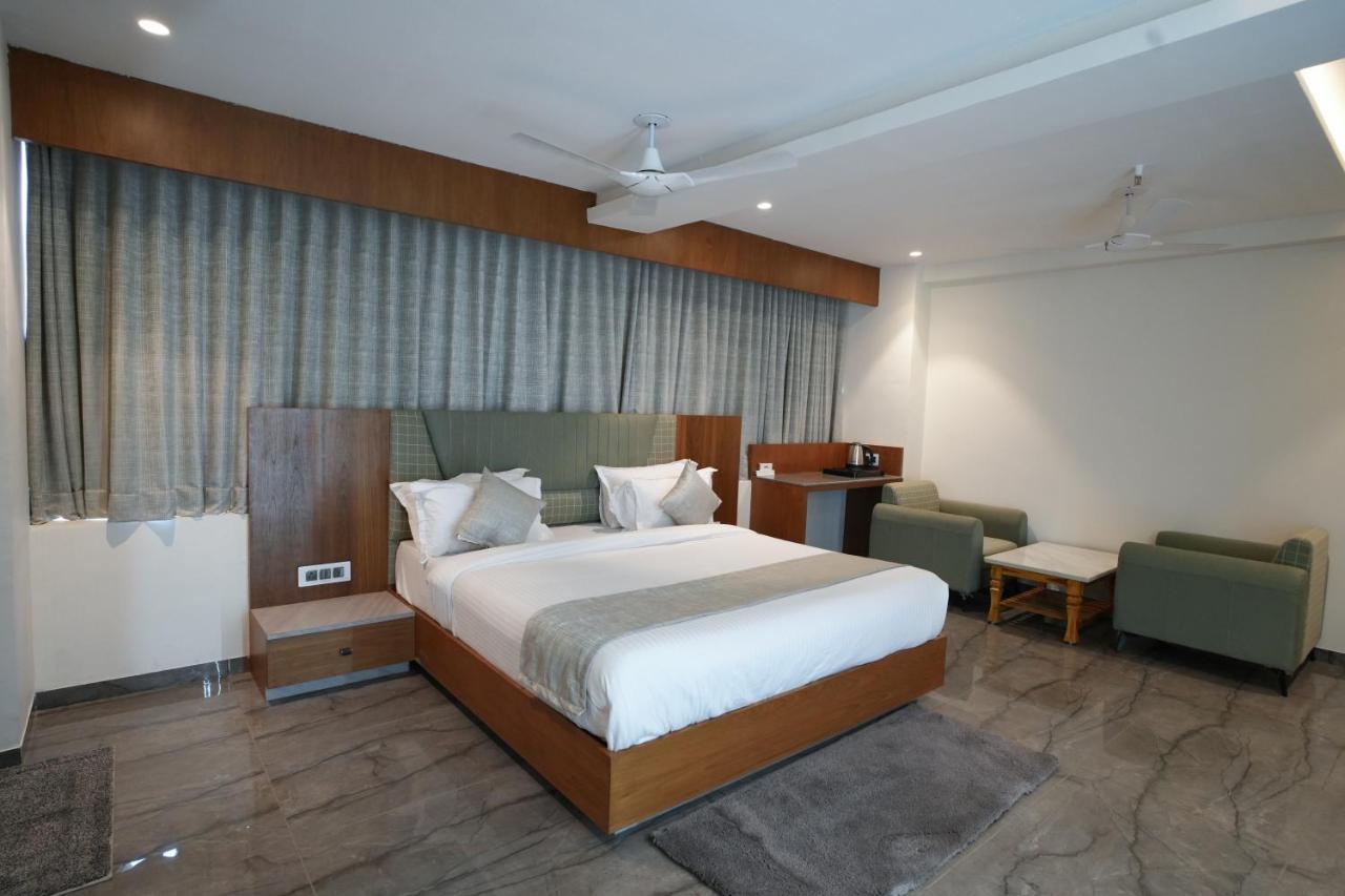 Rds Hotel أحمد أباد المظهر الخارجي الصورة