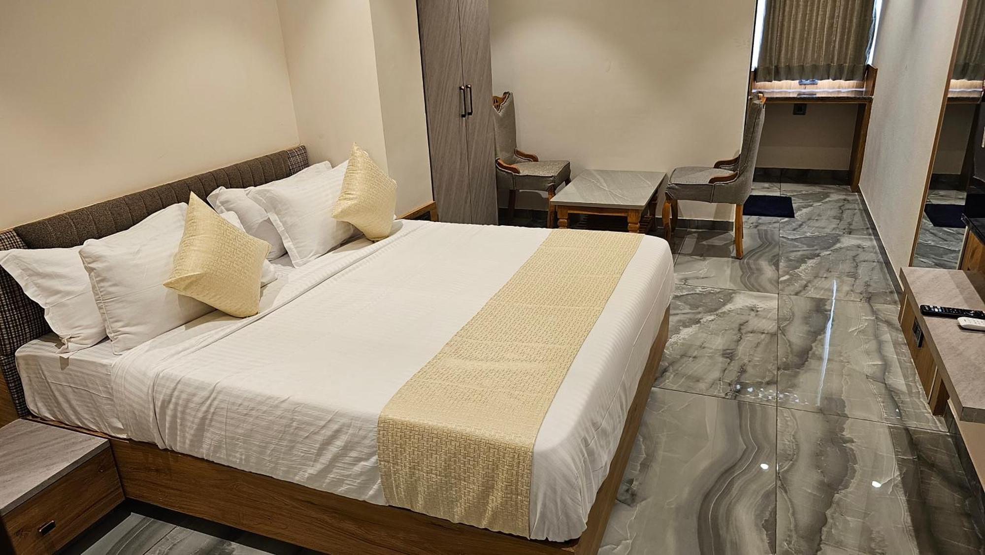 Rds Hotel أحمد أباد المظهر الخارجي الصورة