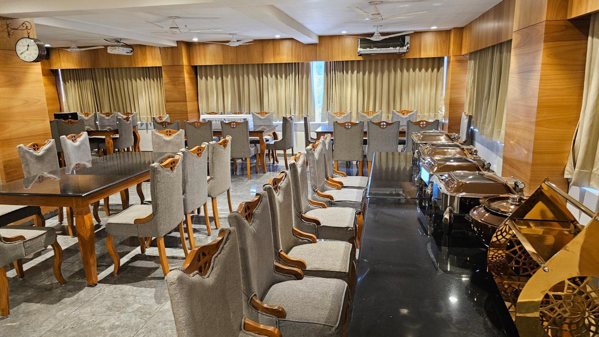 Rds Hotel أحمد أباد المظهر الخارجي الصورة