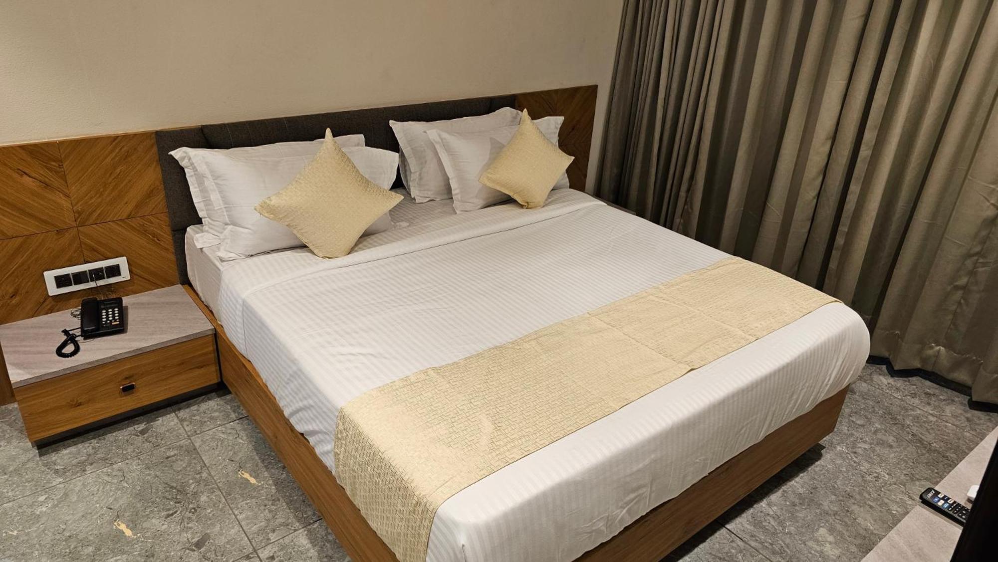 Rds Hotel أحمد أباد المظهر الخارجي الصورة