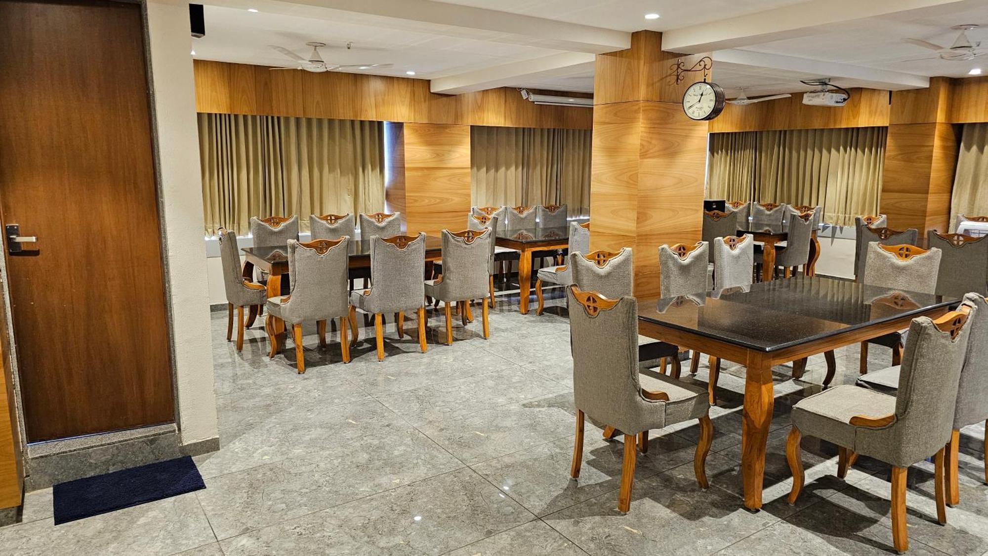 Rds Hotel أحمد أباد المظهر الخارجي الصورة