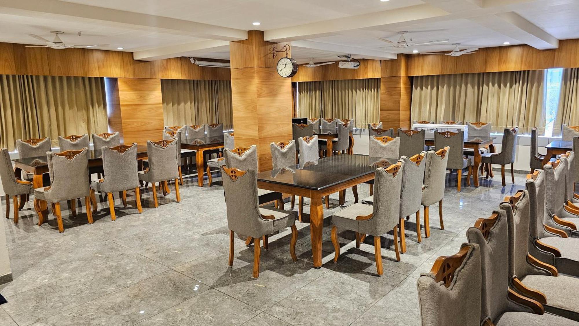 Rds Hotel أحمد أباد المظهر الخارجي الصورة