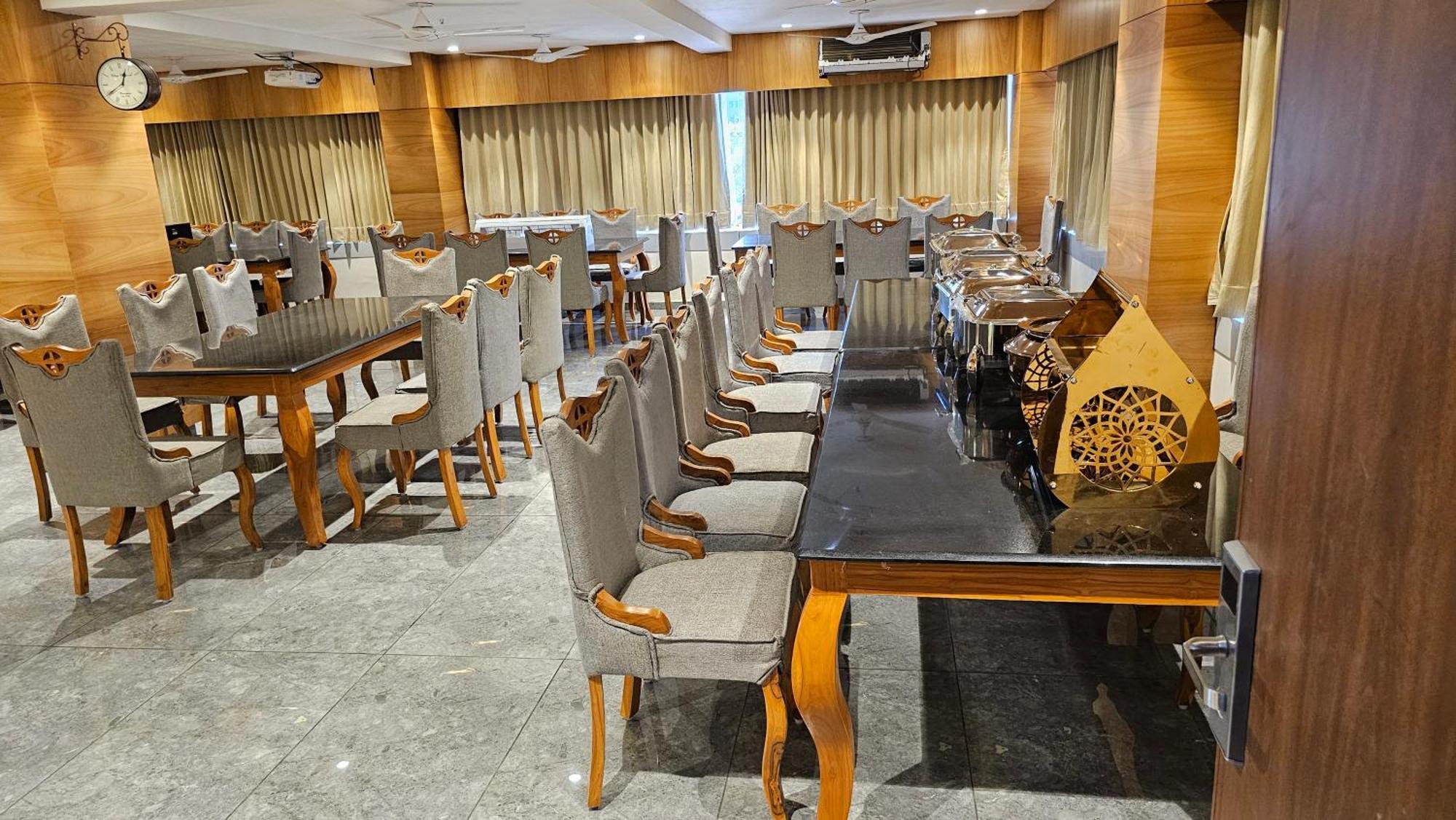 Rds Hotel أحمد أباد المظهر الخارجي الصورة